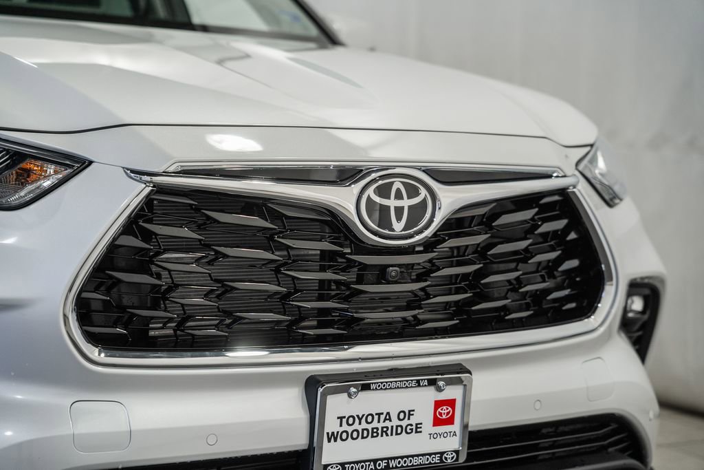 New 2026 Toyota Highlander Platinum image 12