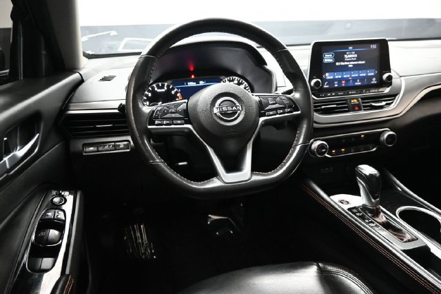 Used 2024 Nissan Altima 2.5 SR FWD image 13