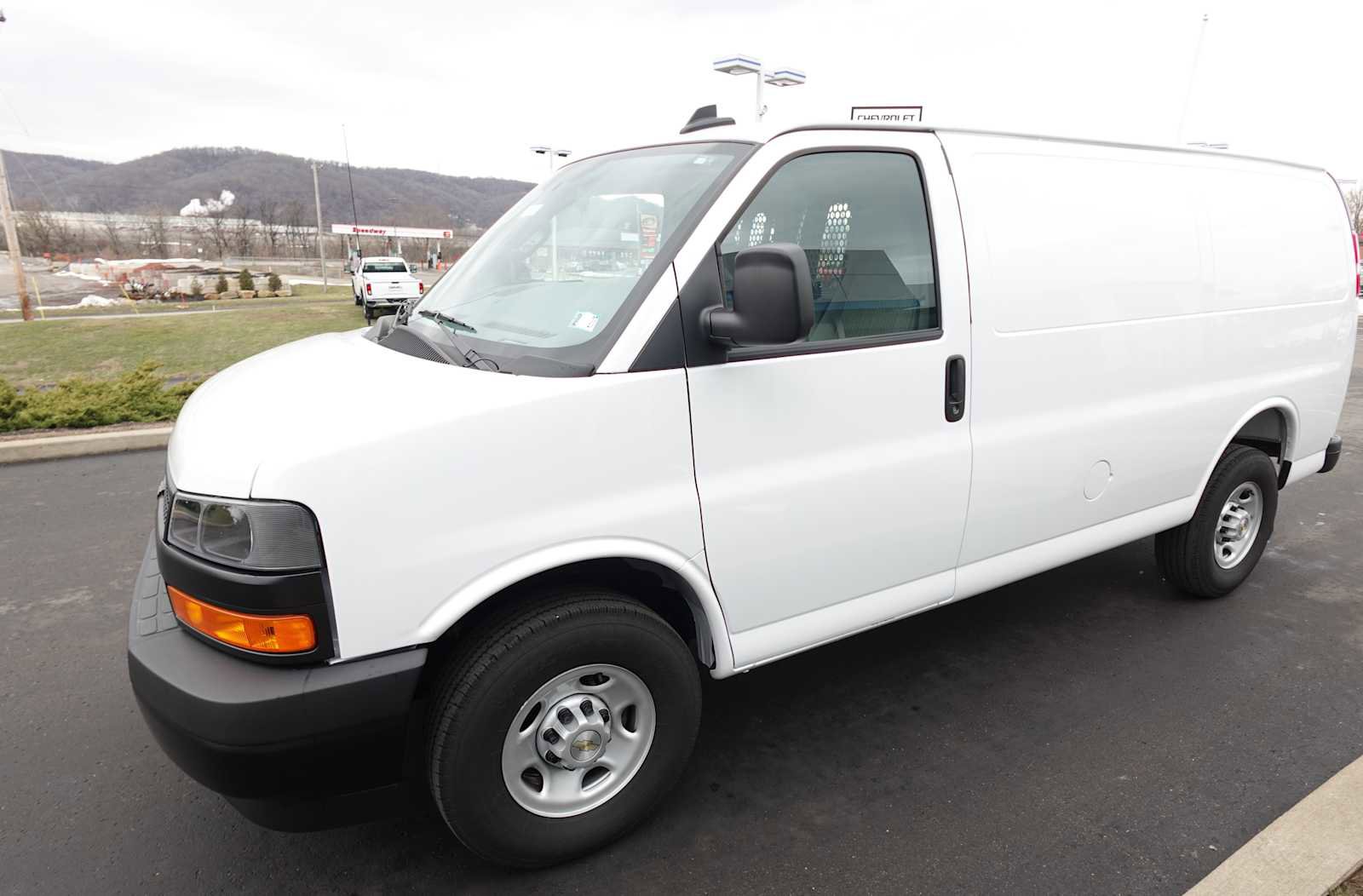 Used 2025 Chevrolet Express 3500 w/ Driver Convenience Package image 6