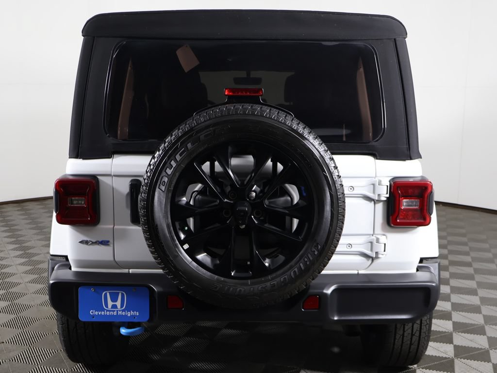Used 2022 Jeep Wrangler Unlimited Sahara w/ Cold Weather Group AWD/4WD image 9