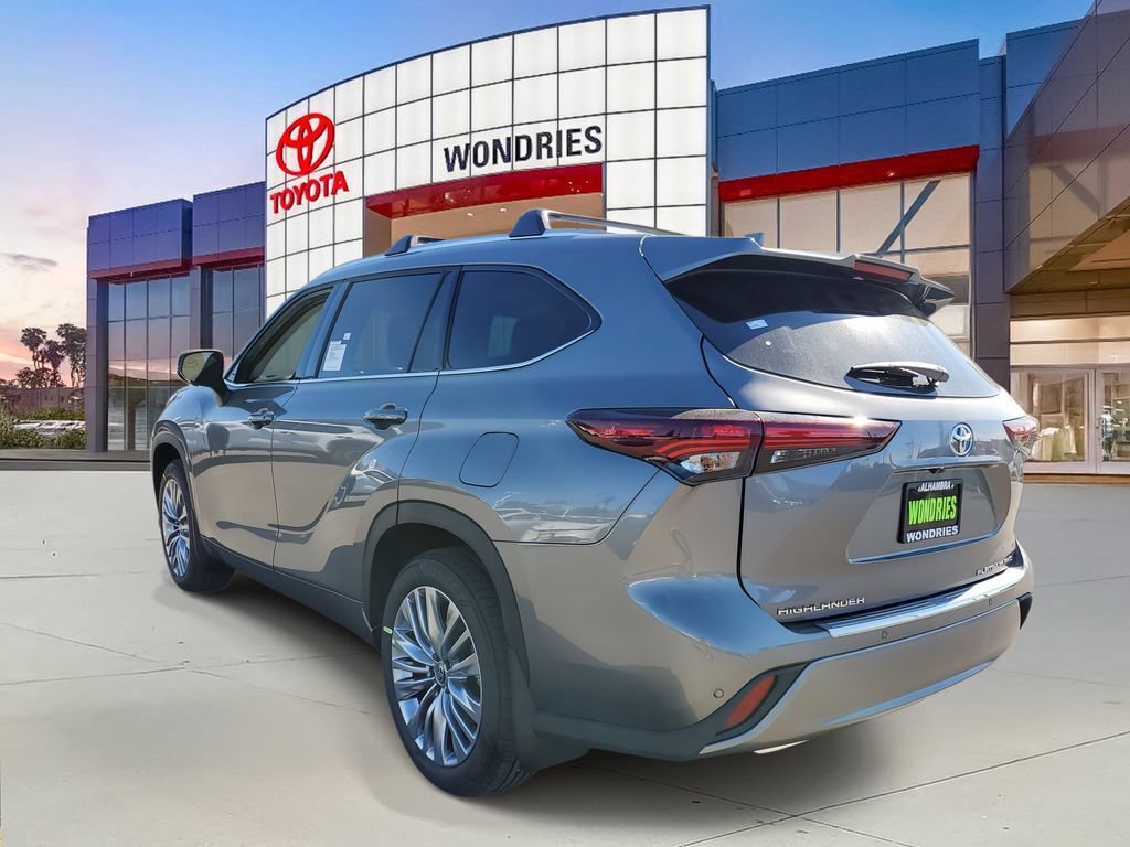 New 2026 Toyota Highlander Platinum AWD/4WD image 3