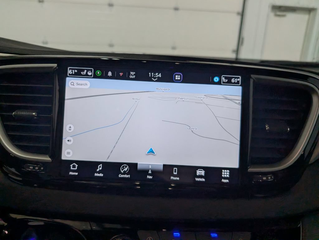 Used 2027 Chrysler Pacifica Select w/ Family Tech Group FWD image 21
