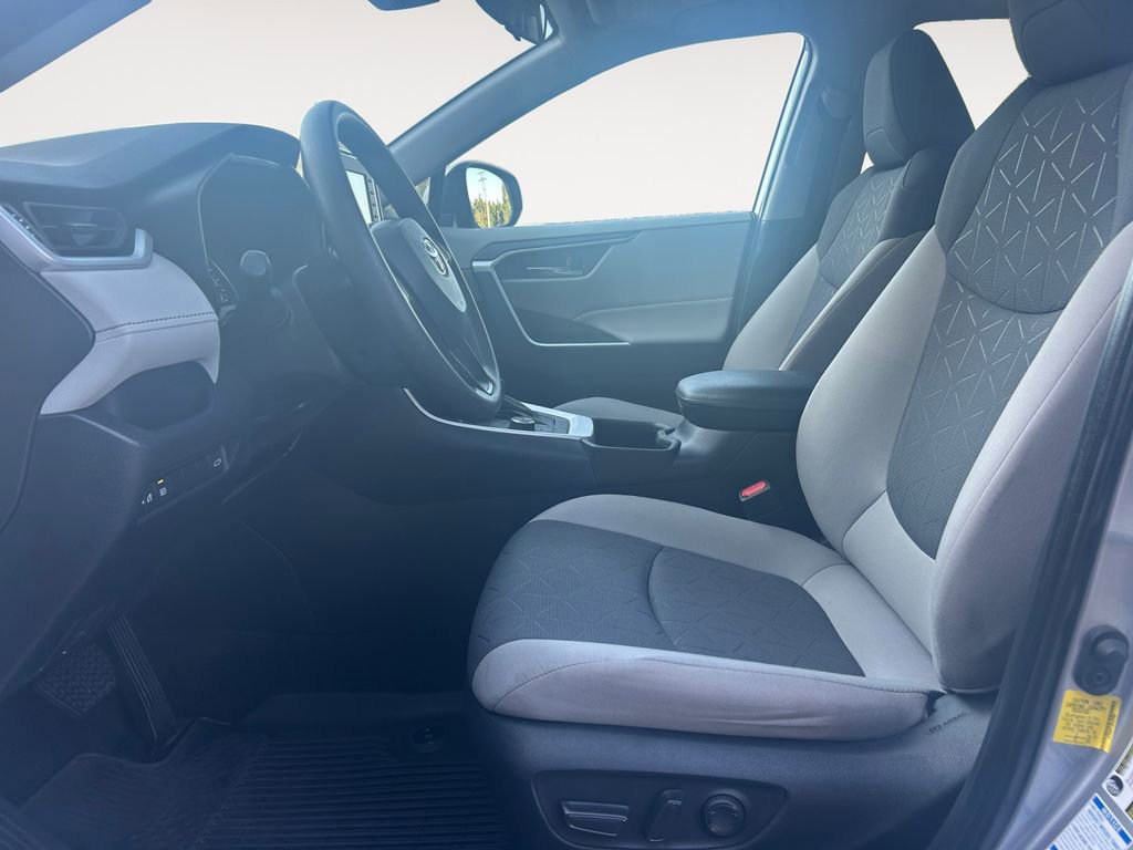 Used 2022 Toyota RAV4 XLE image 15