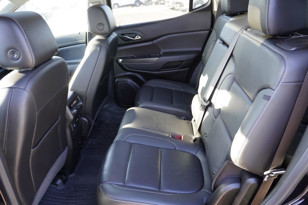 Certified 2023 GMC Acadia SLT w/ Preferred Package image 18