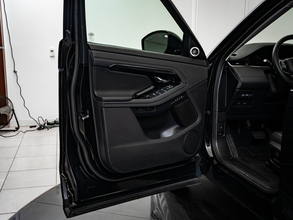 Used 2023 Land Rover Range Rover Evoque SE image 28