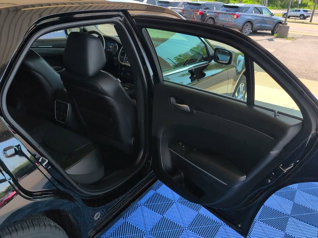 Used 2021 Chrysler 300 Touring L AWD/4WD image 30