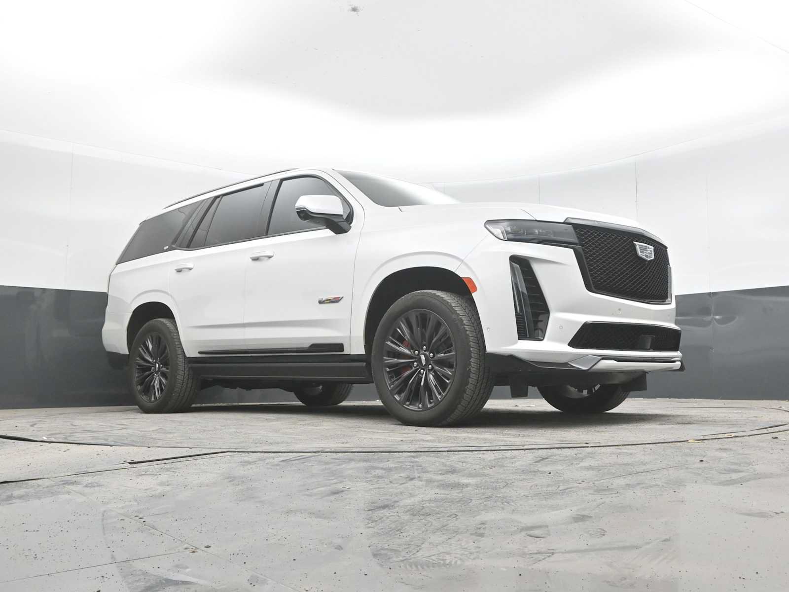 Used 2024 Cadillac Escalade V w/ LPO, ONYX Package AWD/4WD image 27
