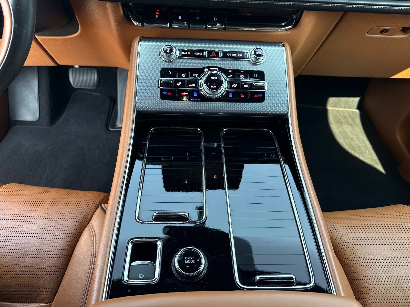 Used 2020 Lincoln Aviator Black Label w/ Class IV Trailer Tow Package image 28