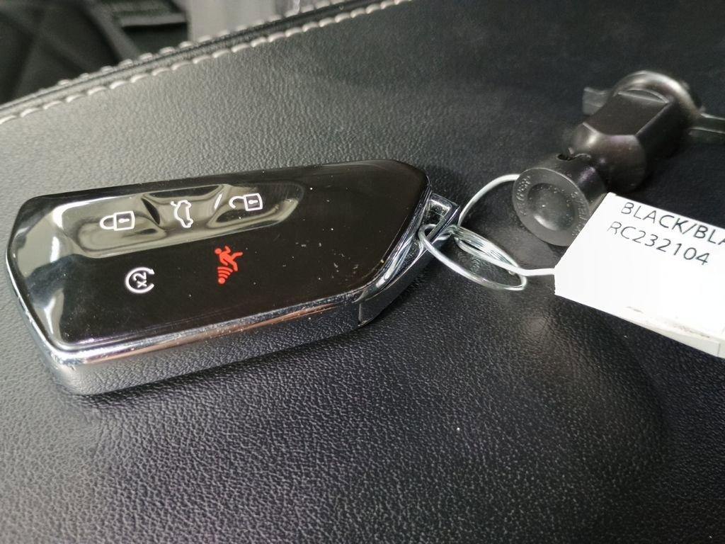 Used 2024 Volkswagen Atlas Cross Sport SE image 27