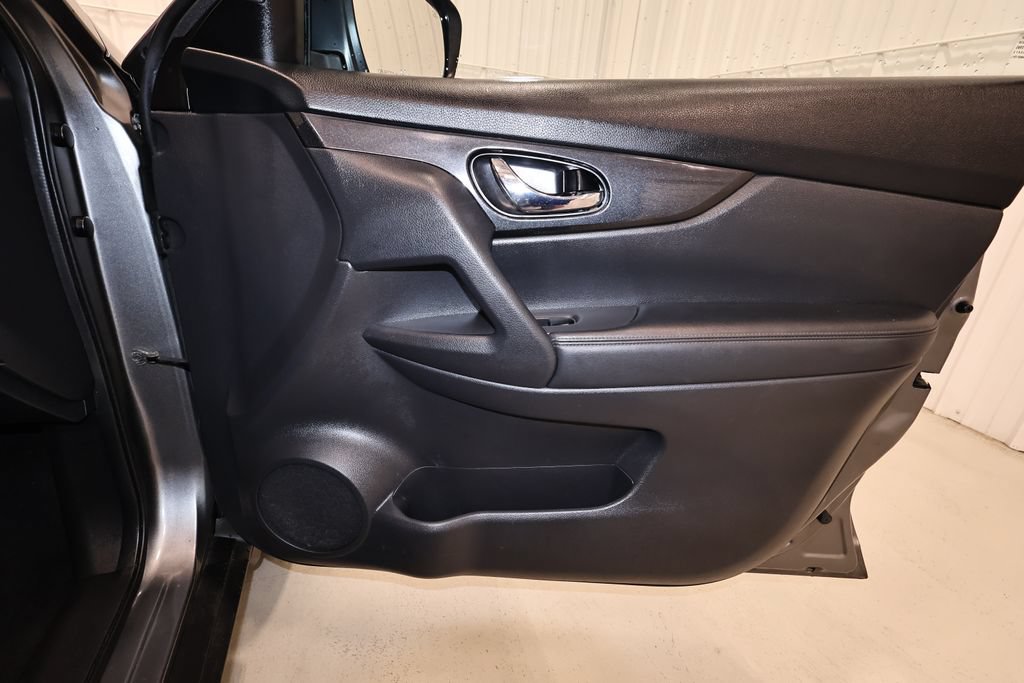 Used 2019 Nissan Rogue S w/ Special Edition Package AWD/4WD image 18