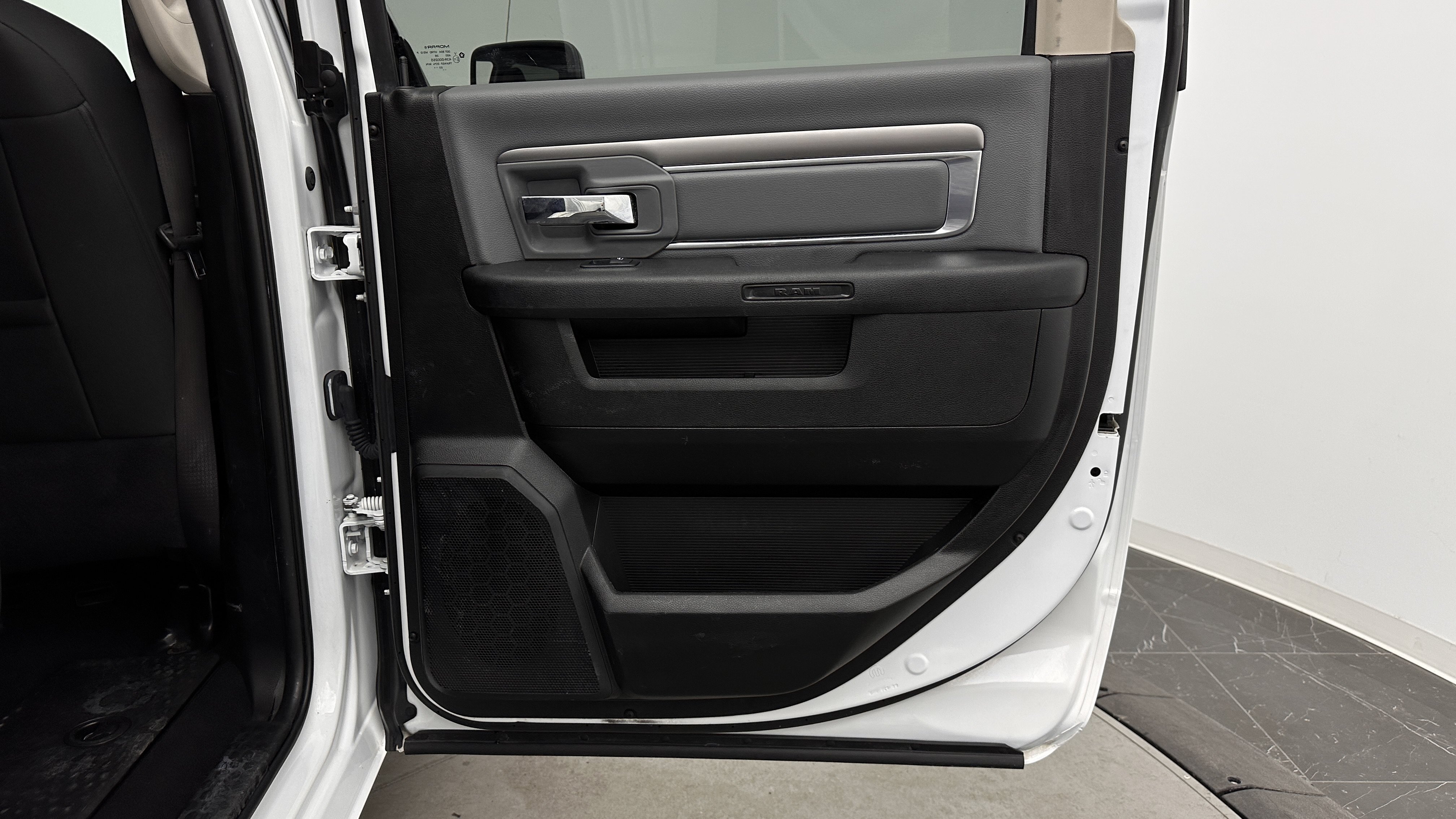 Used 2021 RAM 1500 Classic SLT RWD image 29