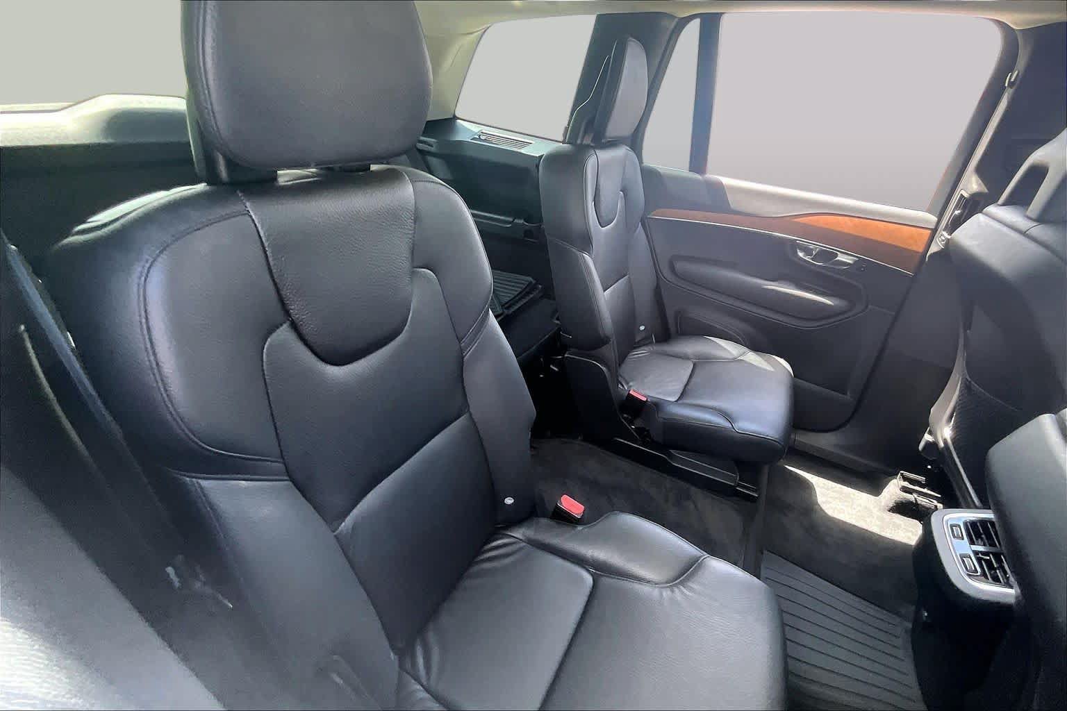 Used 2022 Volvo XC90 T6 Momentum w/ Advanced Package AWD/4WD image 19