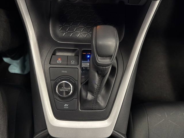 Used 2025 Toyota RAV4 XLE image 33