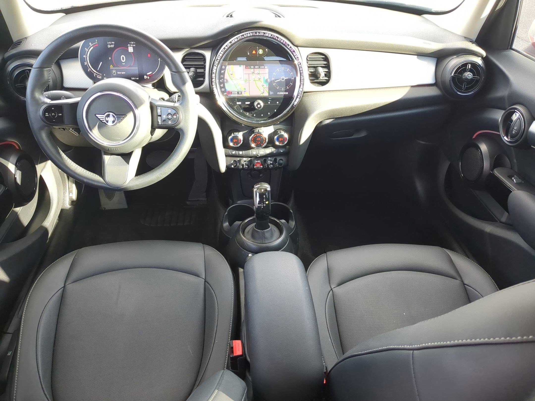 Used 2024 MINI Cooper 4-Door Hardtop image 26