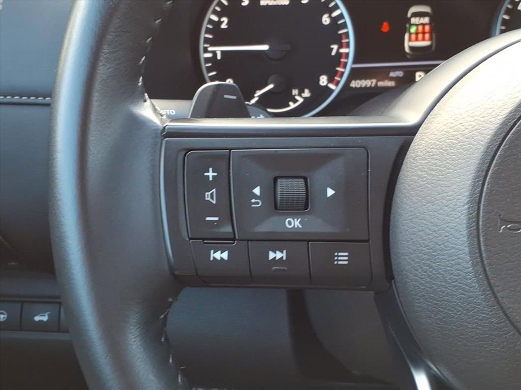 Used 2025 Nissan Pathfinder SV image 27