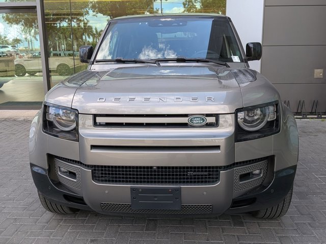 Used 2023 Land Rover Defender 90 X-Dynamic SE image 2