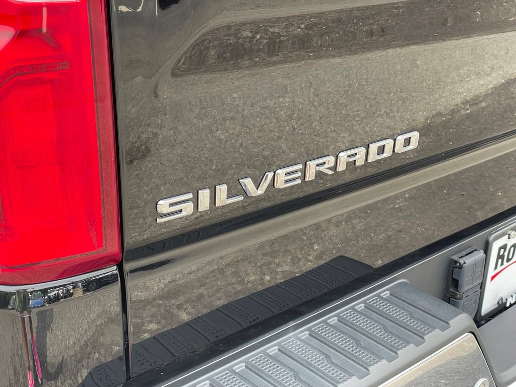 Used 2023 Chevrolet Silverado 1500 LTZ AWD/4WD image 34