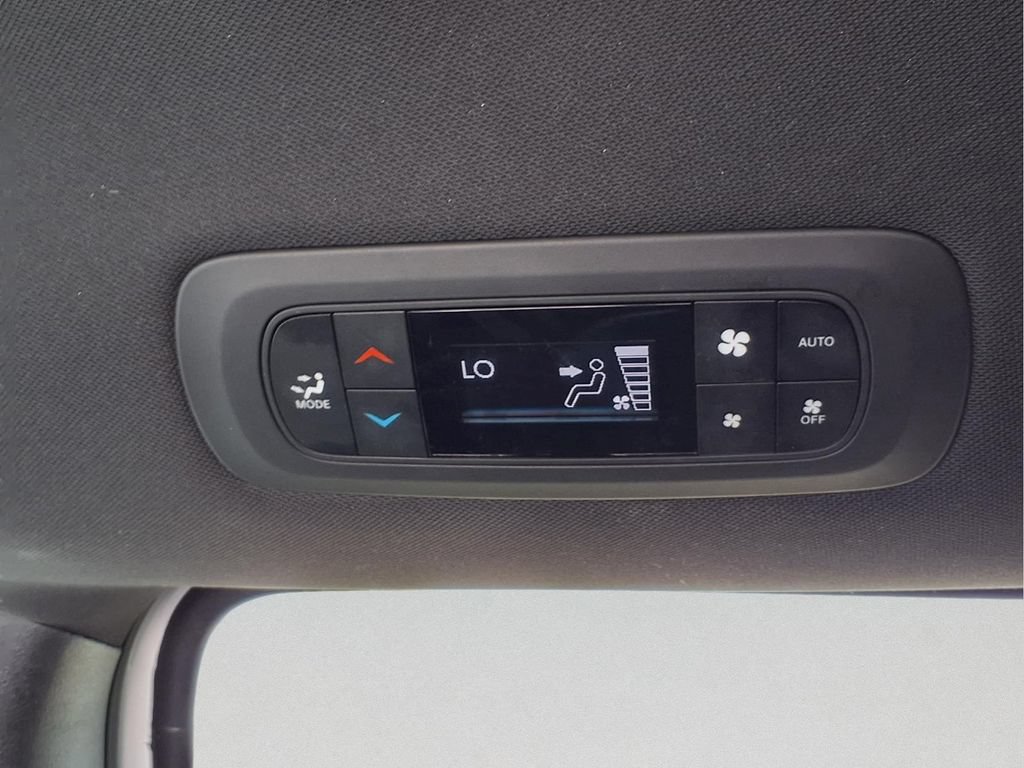 Used 2024 Chrysler Pacifica Limited FWD image 22