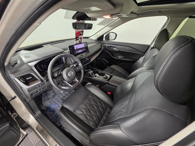 Used 2024 Nissan Rogue Platinum w/ Platinum Premium Package AWD/4WD image 30
