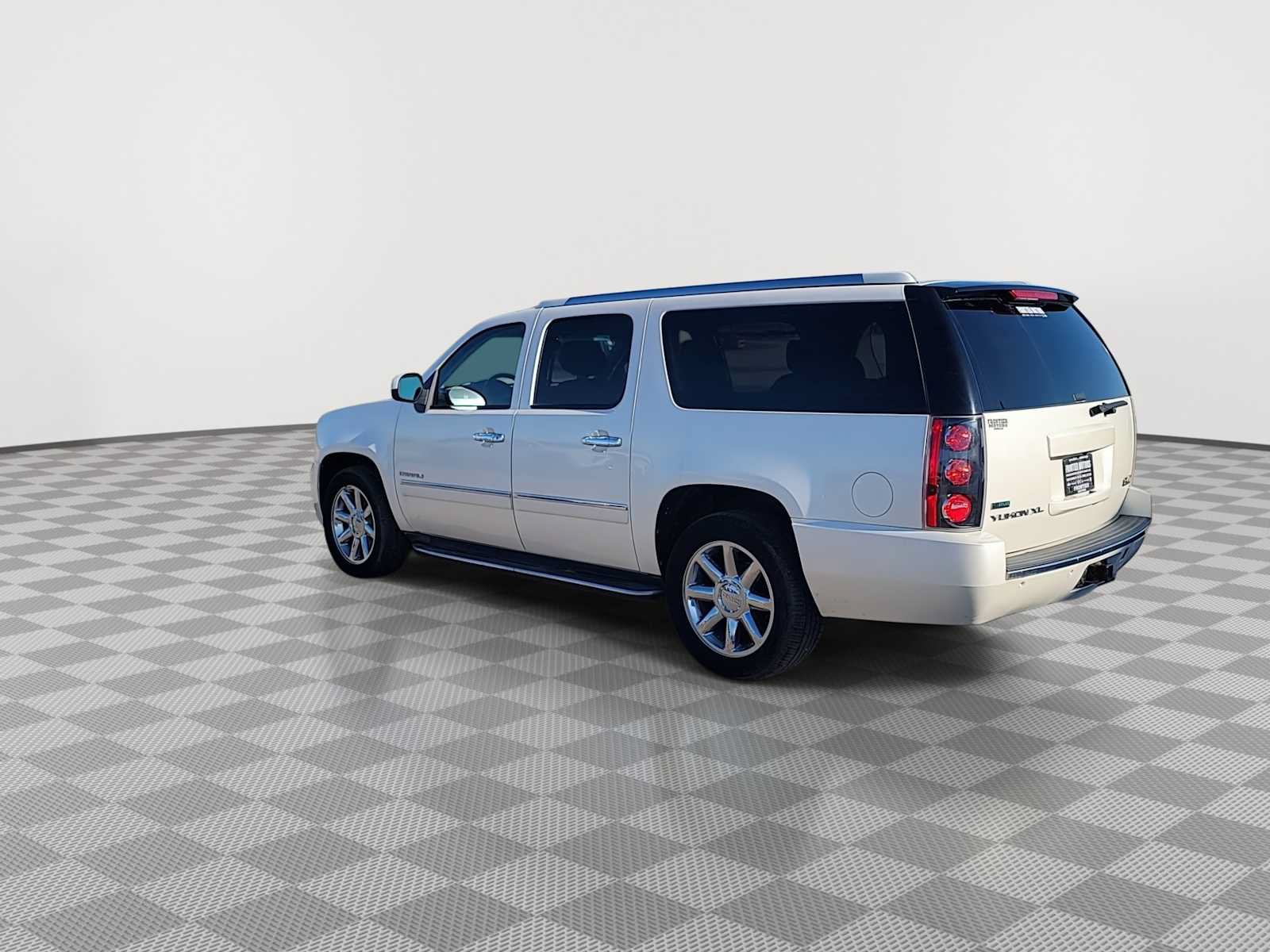 Used 2012 GMC Yukon XL Denali AWD/4WD image 5
