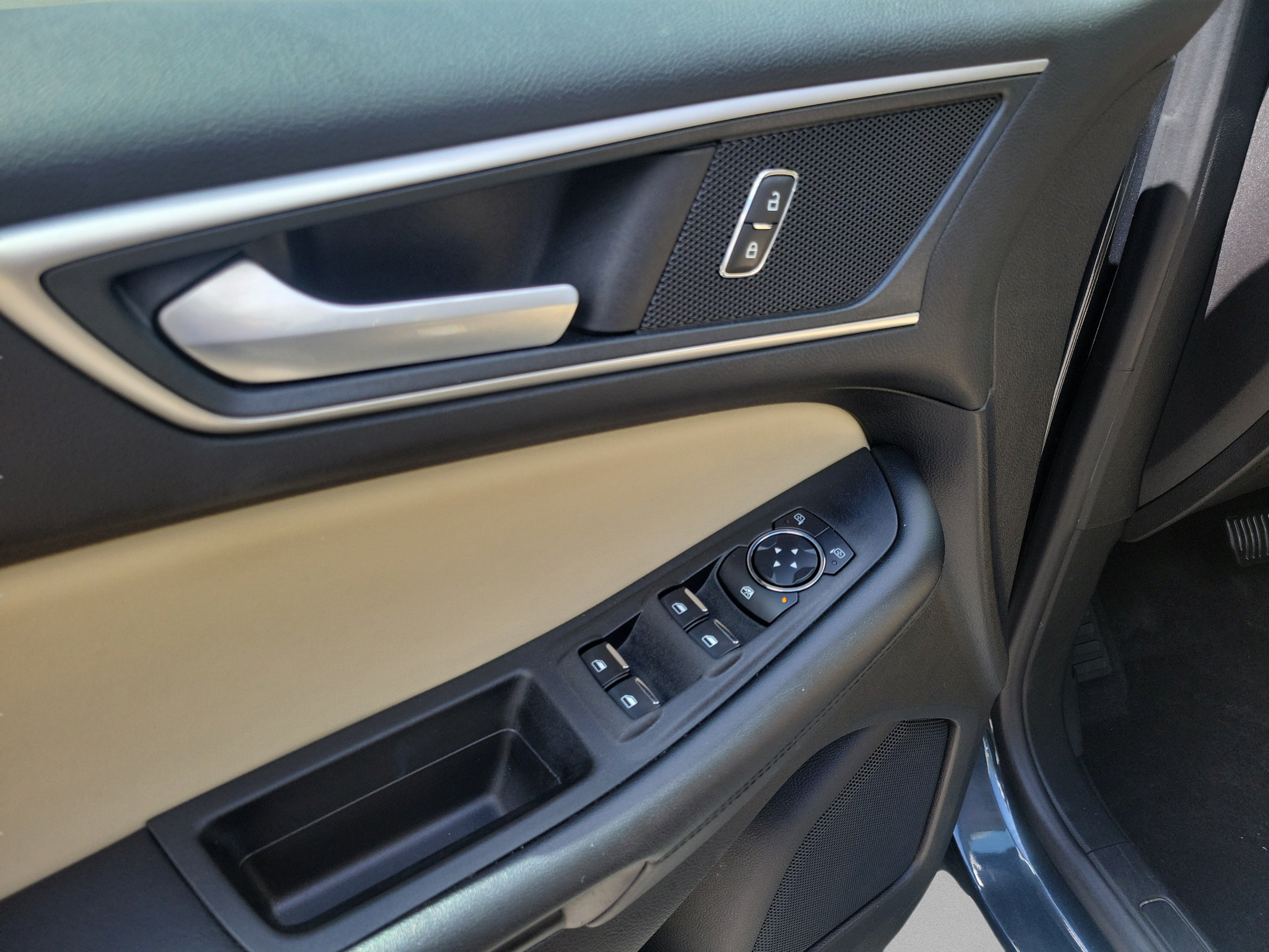 Used 2022 Ford Edge SEL w/ Convenience Package AWD/4WD image 12