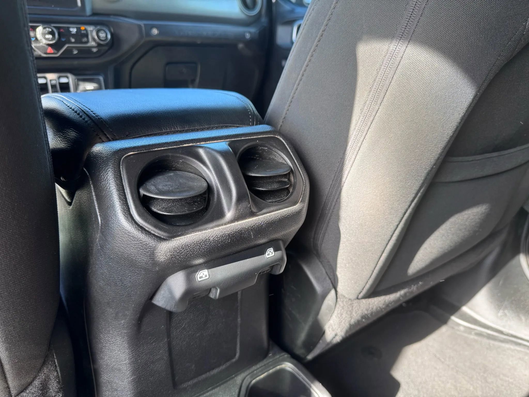 Used 2018 Jeep Wrangler Unlimited Sport S image 15