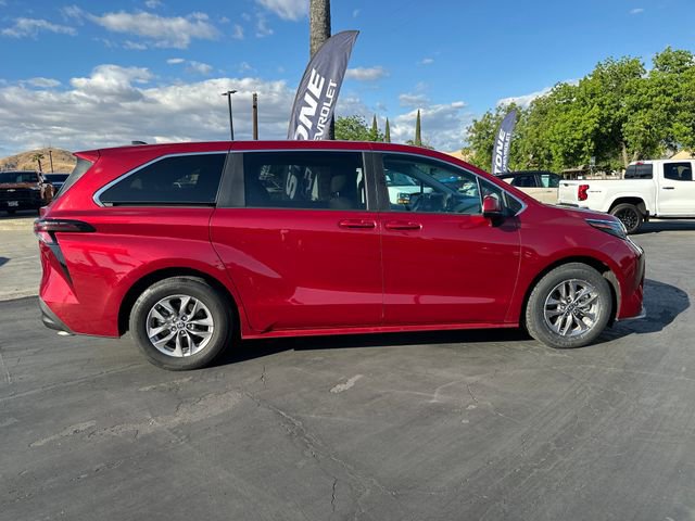 Used 2023 Toyota Sienna LE FWD image 9