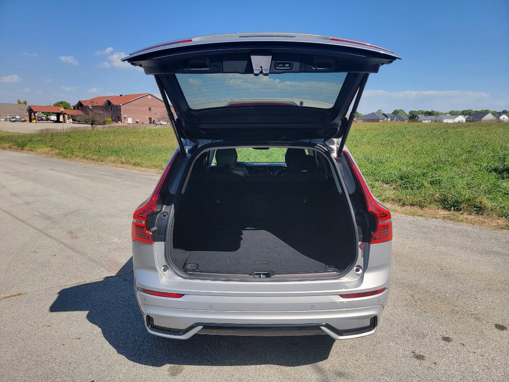 Used 2025 Volvo XC60 B5 Plus image 12