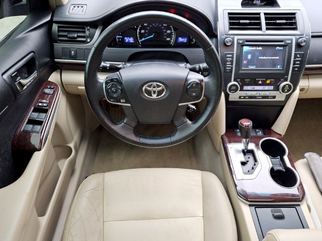 Used 2014 Toyota Camry XLE w/ Leather Package FWD image 12