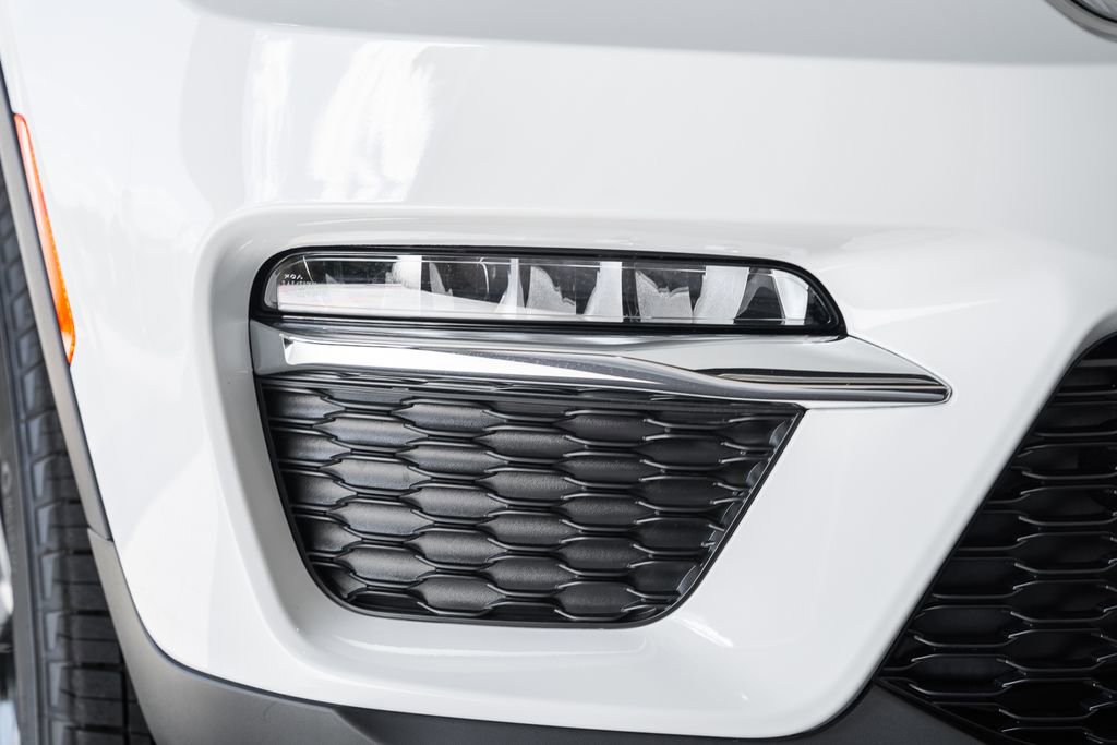 New 2025 Jeep Grand Cherokee Limited w/ MOPAR Finishing Package image 14