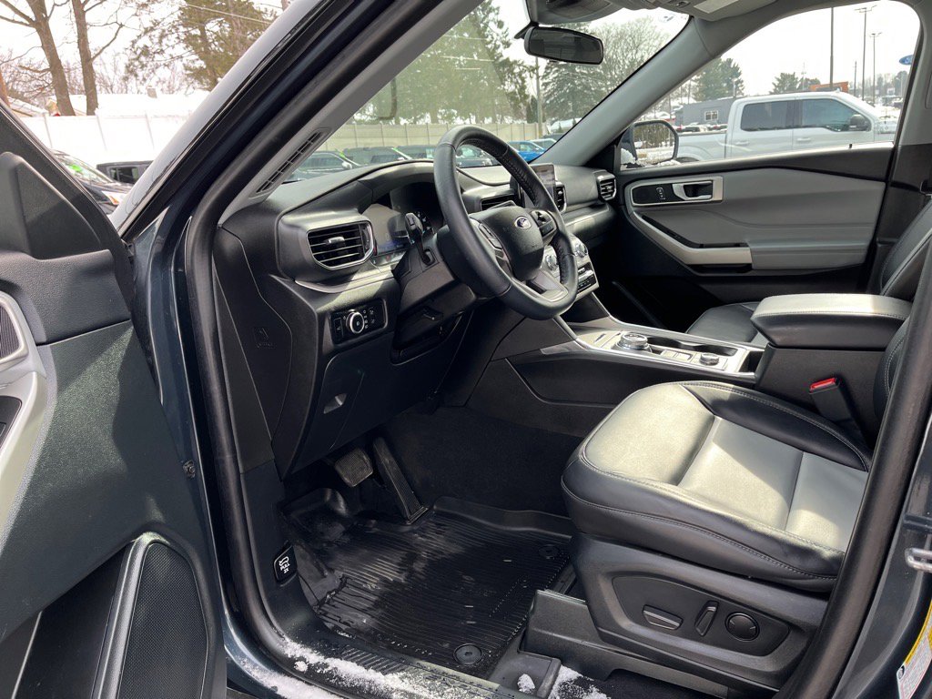 Used 2023 Ford Explorer XLT w/ Equipment Group 202A image 9