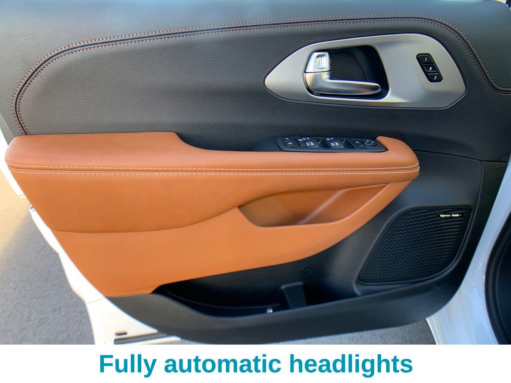 New 2026 Chrysler Pacifica Pinnacle AWD/4WD image 11
