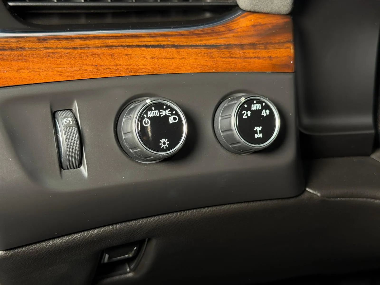 Used 2015 Cadillac Escalade Premium AWD/4WD image 44