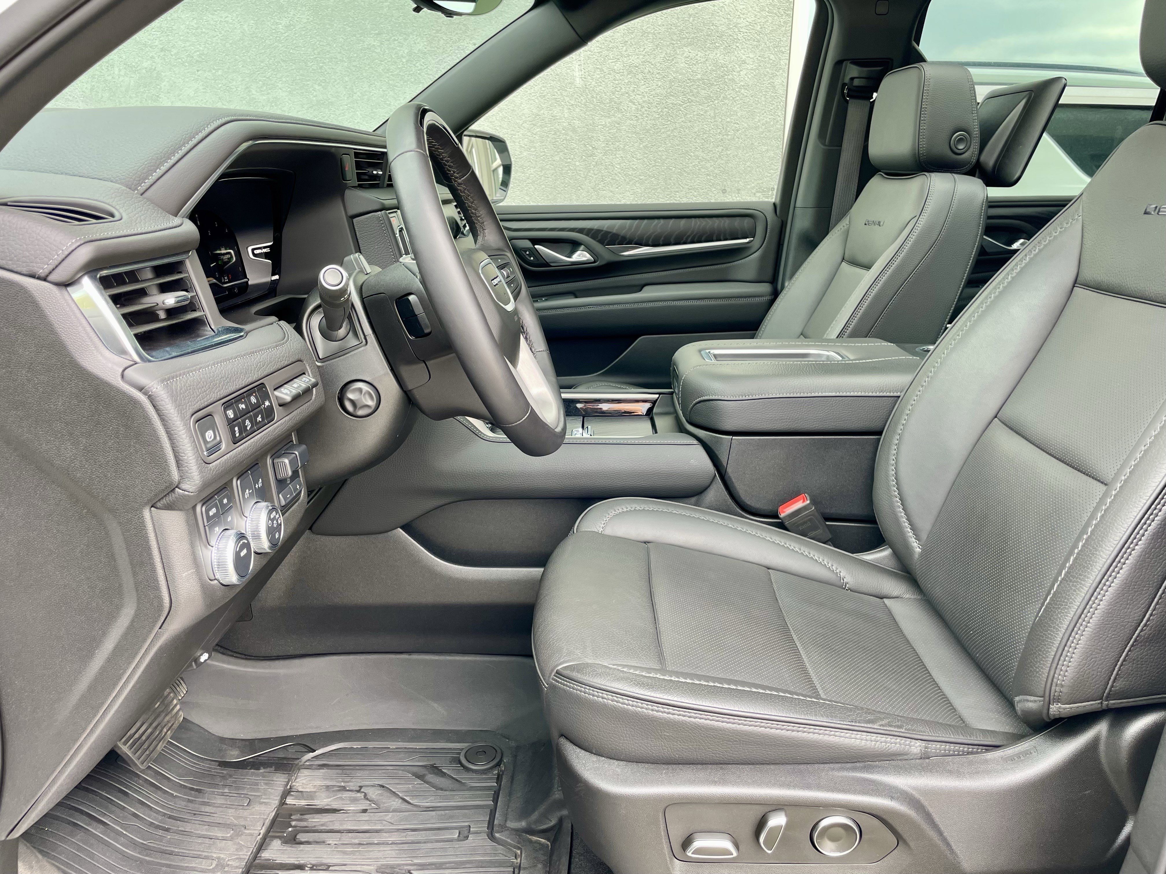 Used 2024 GMC Yukon Denali w/ Advanced Technology Package AWD/4WD image 14