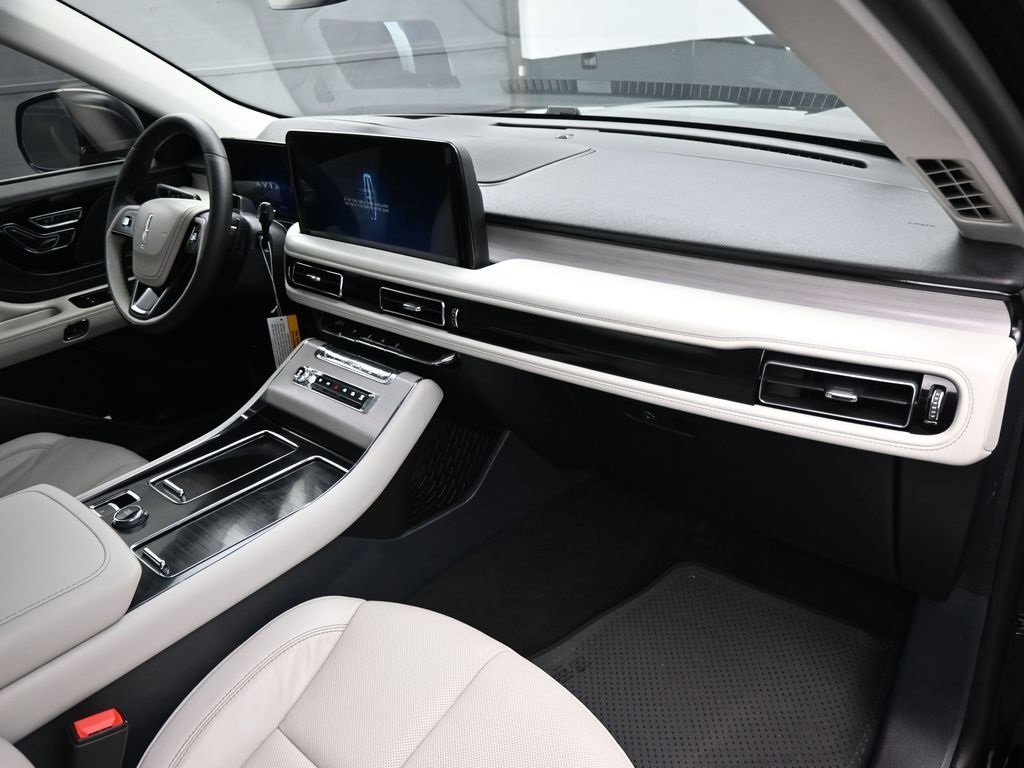 Used 2025 Lincoln Aviator Reserve w/ Illumination Package image 16