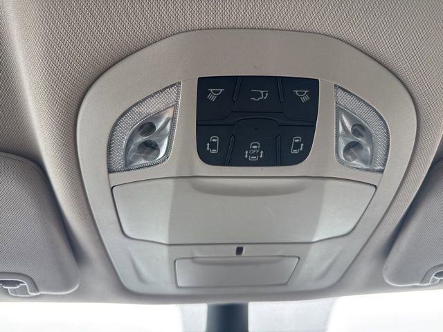 Used 2023 Chrysler Voyager LX image 28