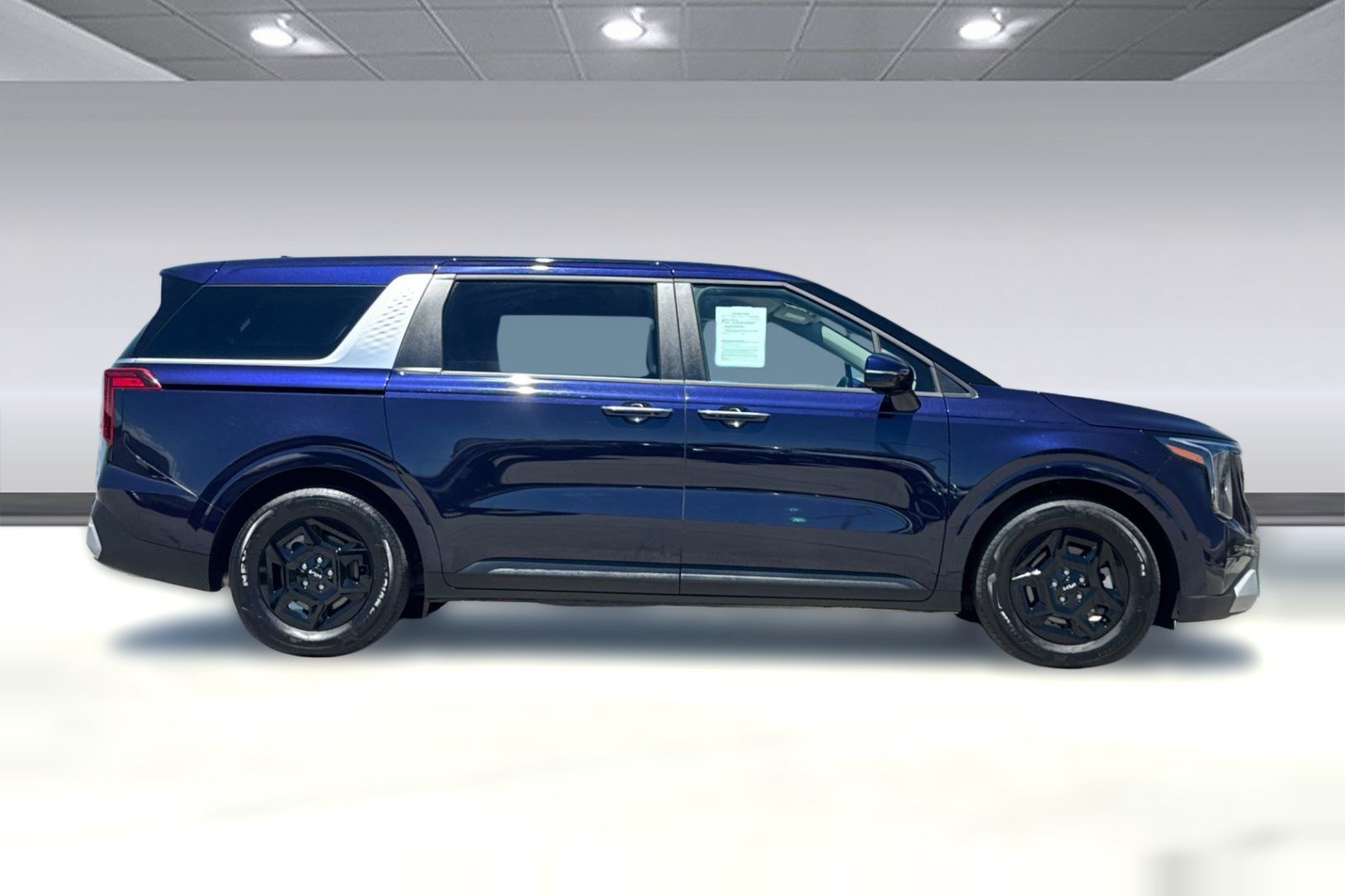 Used 2026 Kia Carnival FWD image 8