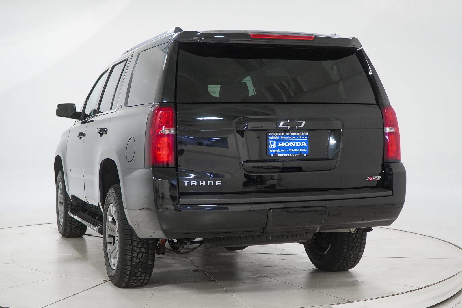 Used 2019 Chevrolet Tahoe LT w/ Luxury Package AWD/4WD image 6