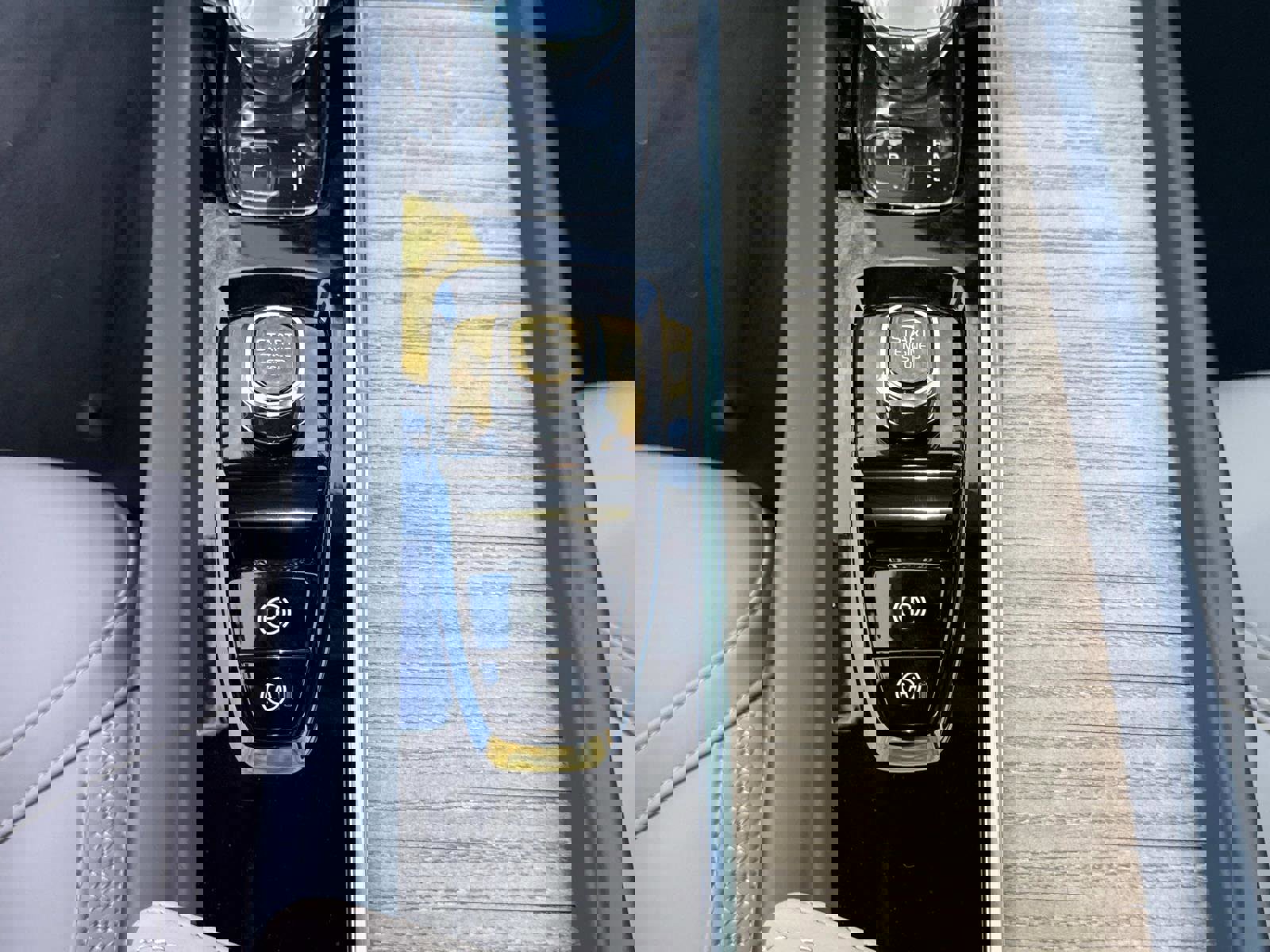 New 2026 Volvo XC60 B5 Plus w/ Climate Package image 25