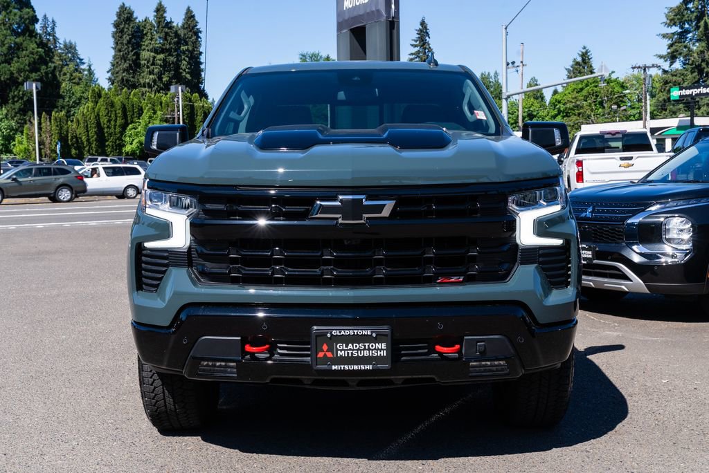 Used 2025 Chevrolet Silverado 1500 LT Trail Boss w/ Convenience Package II AWD/4WD image 2