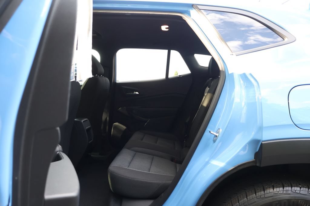 Certified 2024 Chevrolet Trax RS w/ Sunroof Package FWD image 44