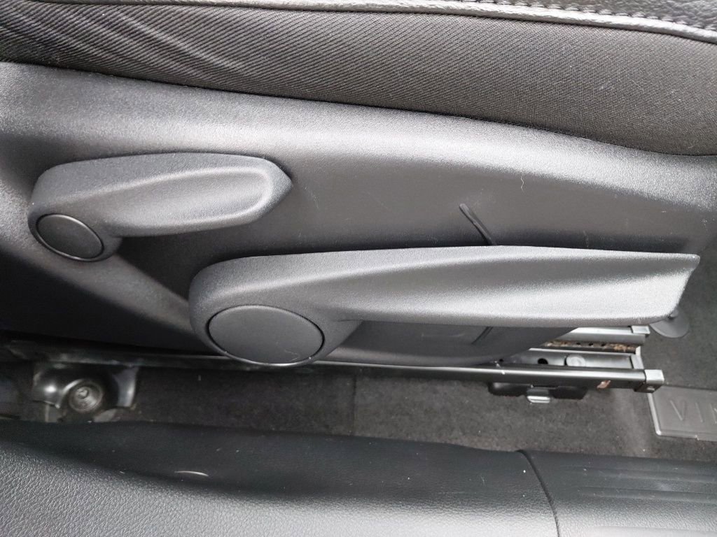 Used 2018 Jeep Compass Limited w/ Navigation Group image 24