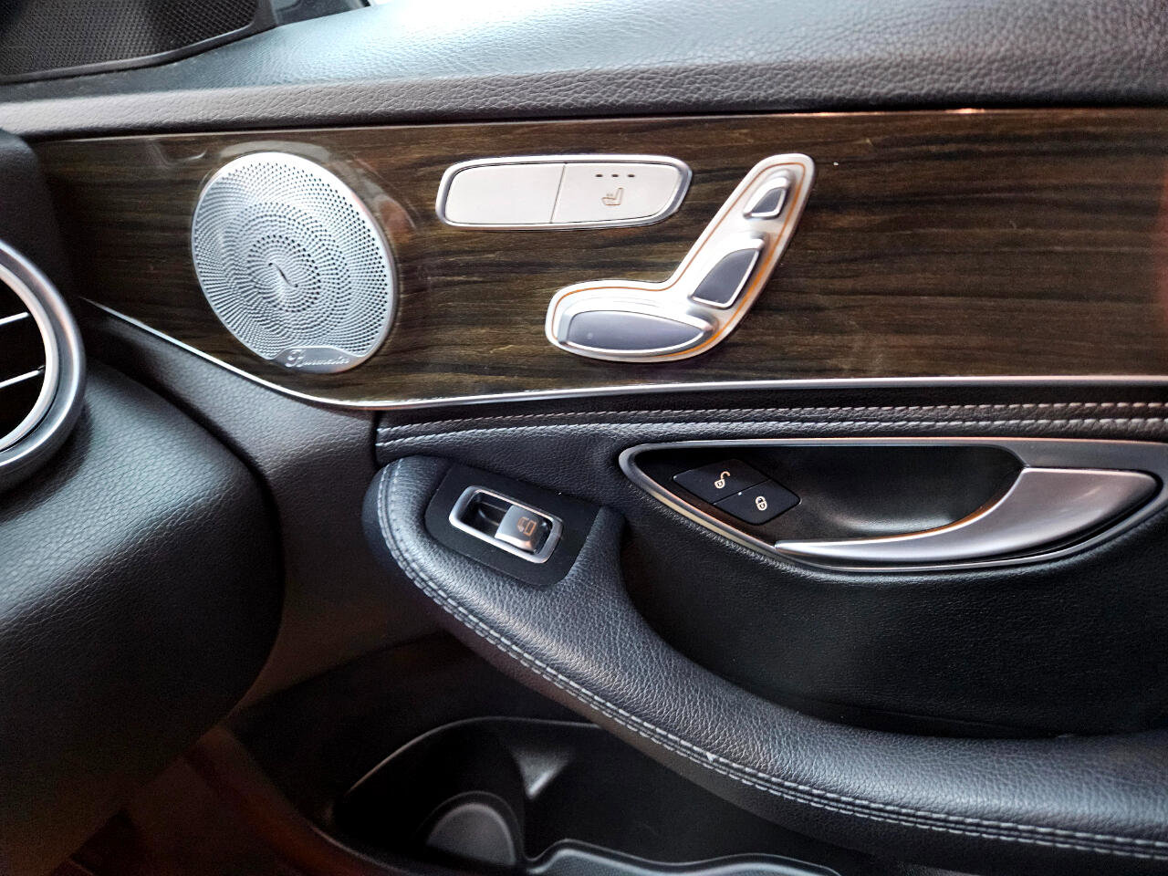 Used 2015 Mercedes-Benz C 300 Sedan image 26