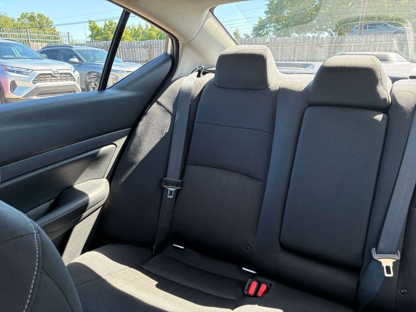 Used 2025 Nissan Altima 2.5 SV FWD image 33