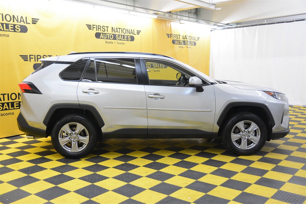 Used 2022 Toyota RAV4 LE image 11