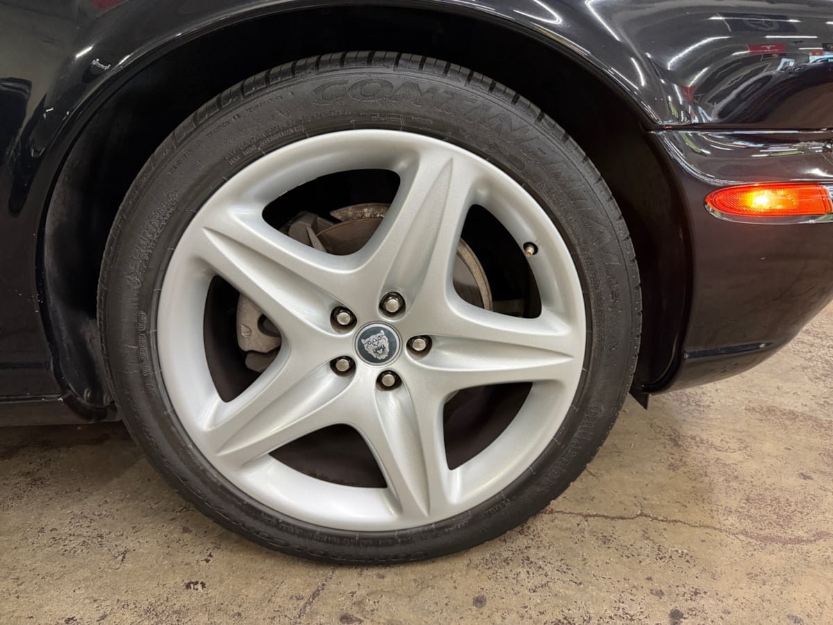 Used 2005 Jaguar XJ8 RWD image 25