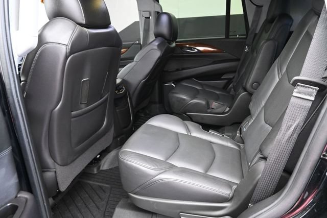 Used 2020 Cadillac Escalade Luxury w/ Escalade Sport Edition AWD/4WD image 16