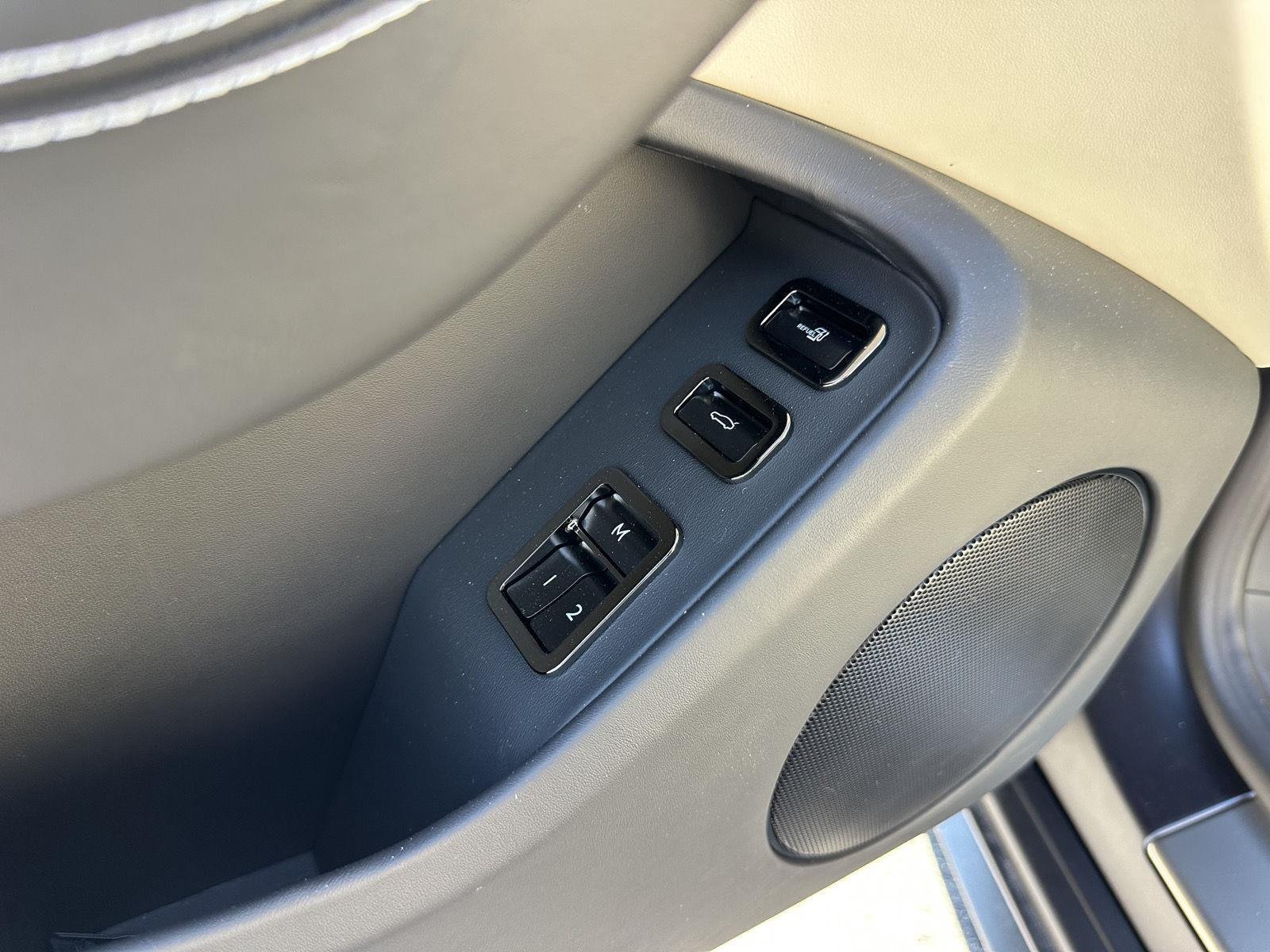 New 2026 Bentley Flying Spur Plug-In Hybrid AWD/4WD image 13