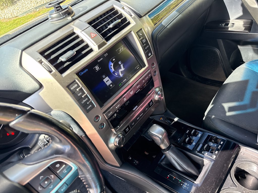Used 2021 Lexus GX 460 Luxury w/ Sport Design Package AWD/4WD image 16