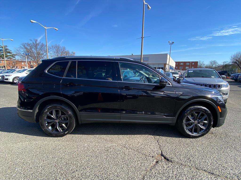 Certified 2023 Volkswagen Tiguan SE w/ Panoramic Sunroof Package image 2